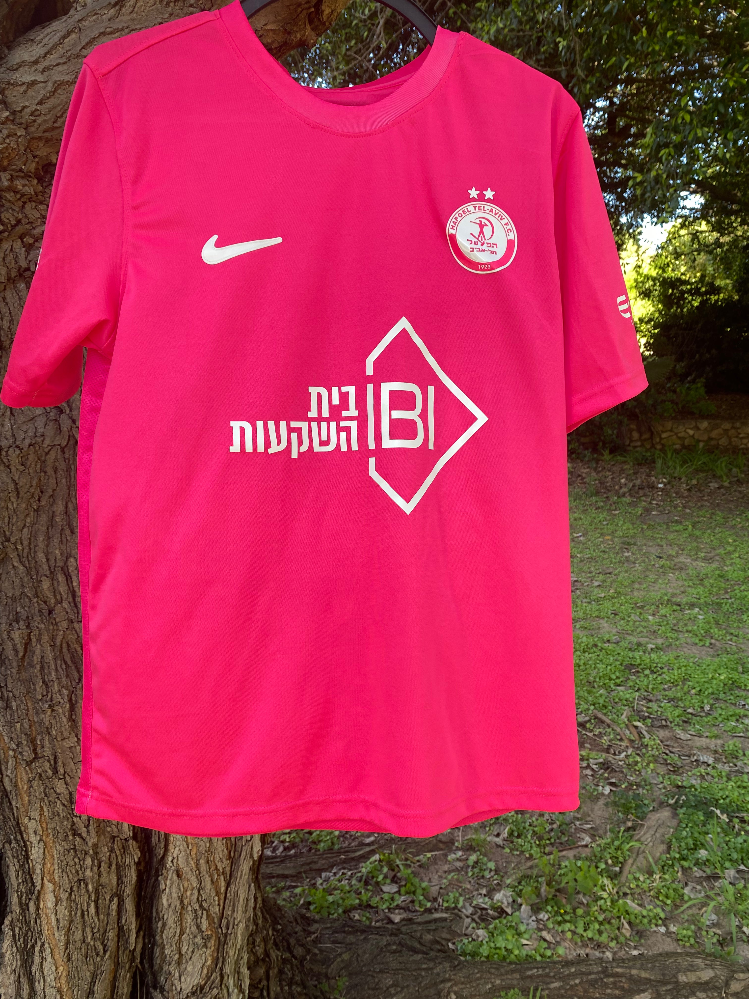 הפועל תל אביב חולצה ורודה 2025/26