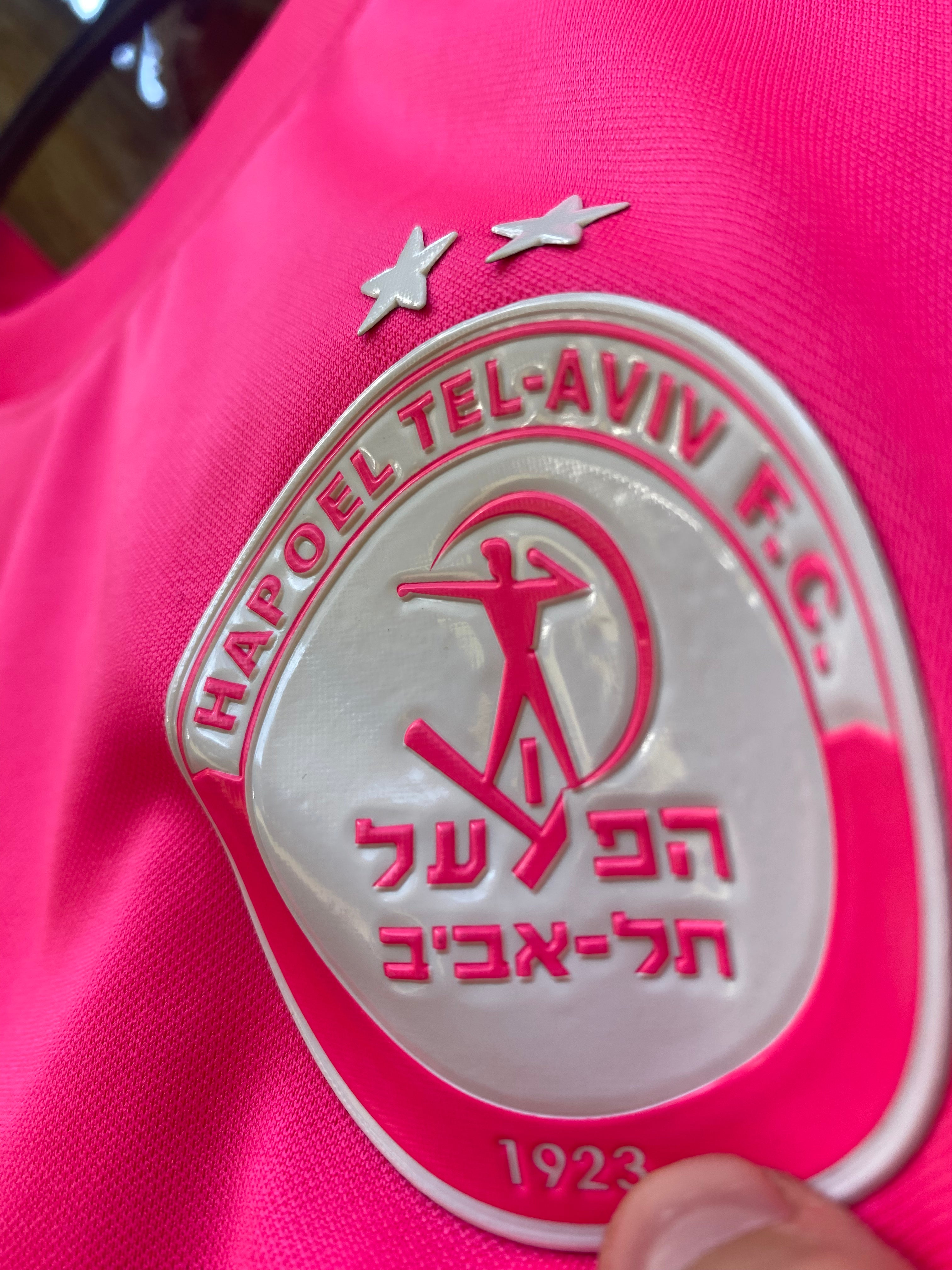 הפועל תל אביב חולצה ורודה 2025/26